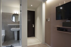 Family Triple Room | Bathroom - DW Stay Hongdae (Seoul)