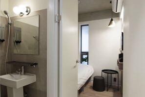 Single Room, 1 Twin Bed | Bathroom | Shower, hair dryer, slippers, towels - DW Stay Hongdae (Seoul)