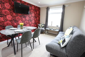 Apartment | 2 Schlafzimmer, Zimmersafe, individuell dekoriert