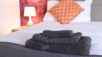 Apartment | 2 bedrooms, in-room safe, individually decorated, individually furnished