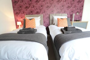 Apartment | 2 bedrooms, in-room safe, individually decorated, individually furnished - NEC - Airport Short Stay (Birmingham)