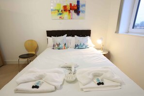 Premier-Apartment, Mehrere Betten, Stadtblick | 2 Schlafzimmer, individuell dekoriert, individuell eingerichtet