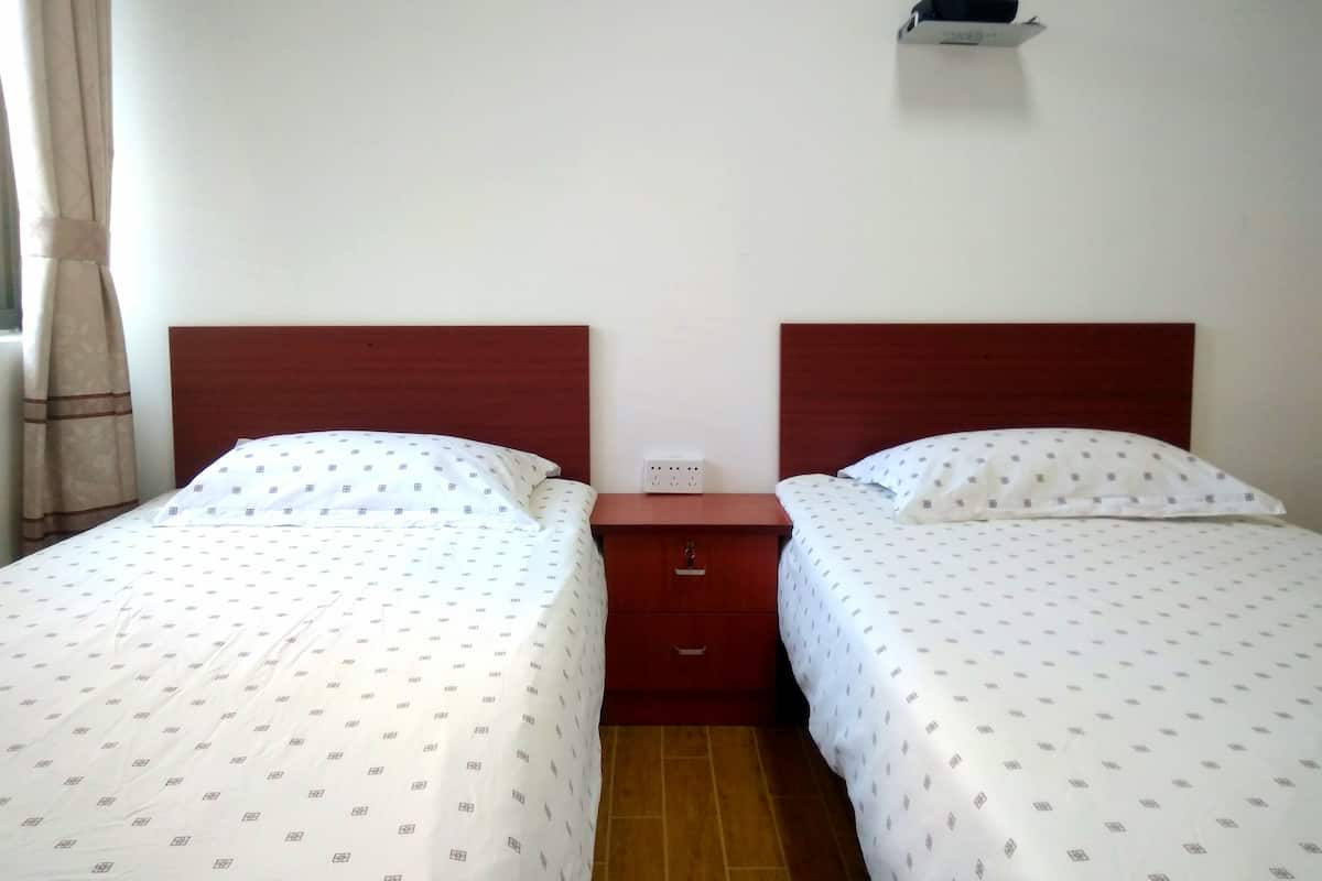 Signature-Doppel- oder -Zweibettzimmer | Zimmersafe, Schreibtisch, Verdunkelungsvorhänge, kostenloses WLAN