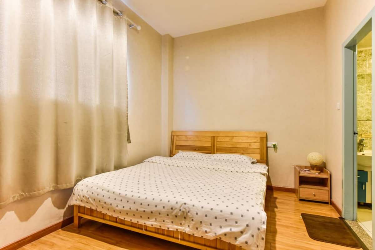 Comfort-Doppelzimmer | Zimmersafe, Schreibtisch, Verdunkelungsvorhänge, kostenloses WLAN