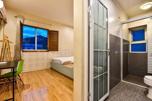 Ducha, secador de pelo, pantuflas