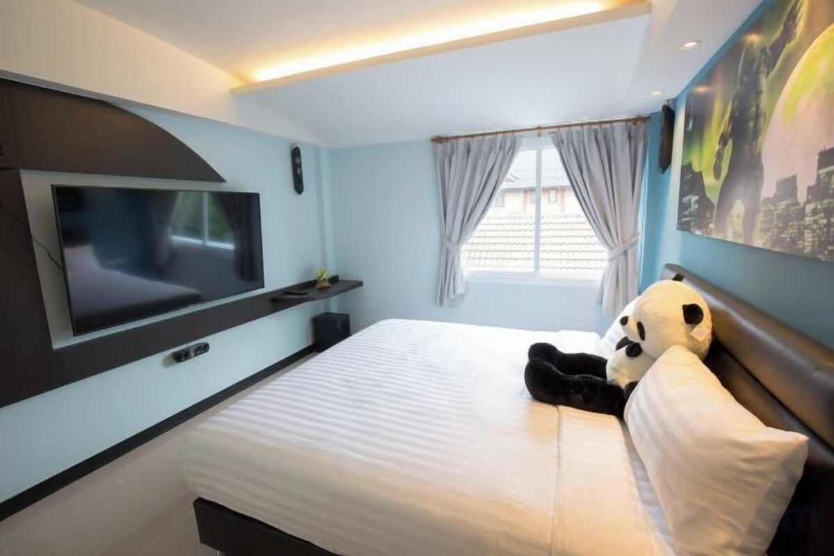 1 bedroom, blackout drapes, WiFi (free), bed sheets