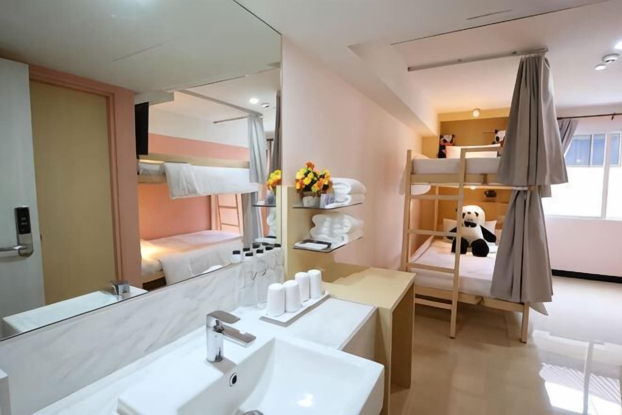 1 chambre, rideaux occultants, Wi-Fi gratuit, draps fournis