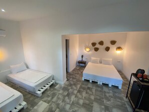 Ropa de cama de alta calidad, minibar y decoración personalizada 