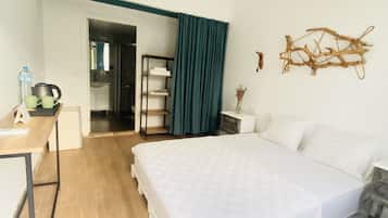 Design-Doppelzimmer, 1 Queen-Bett, Gartenblick | 1 Schlafzimmer, hochwertige Bettwaren, Minibar, individuell dekoriert