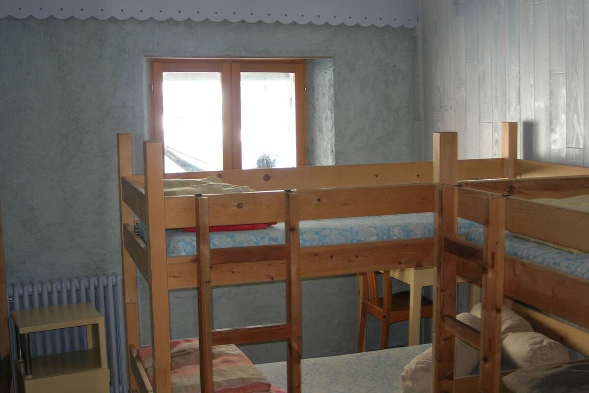 Shared Dormitory (6 pers) | Blackout curtains, free WiFi, individually decorated