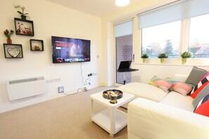 Premier Apartment, Garden View | Television