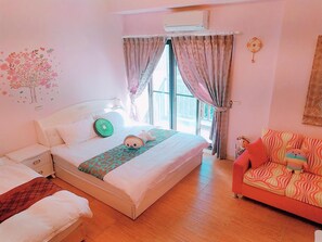 書桌、遮光窗簾/窗簾、免費 Wi-Fi、床單