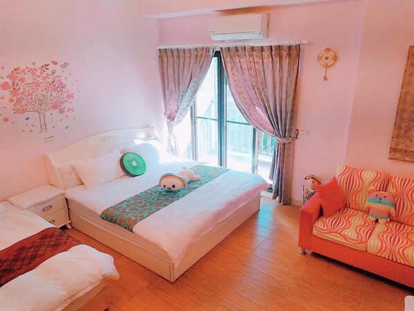 Desk, blackout drapes, free WiFi, bed sheets