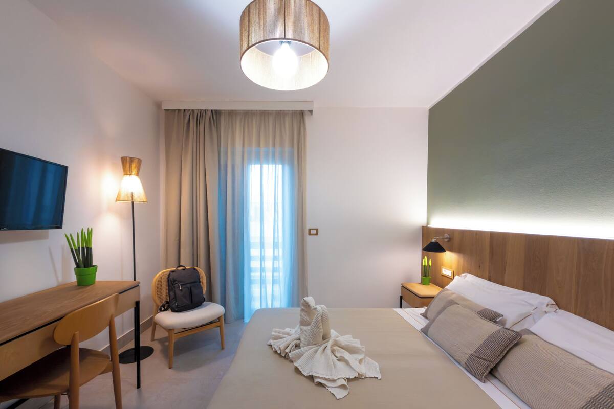 Kamar Double atau Twin, teras | 1 kamar tidur, brankas, meja kerja, dan Wi-Fi gratis