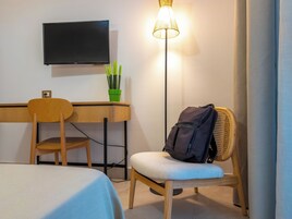 Quarto casal ou duplo, sacada | 1 quarto, cofres nos quartos, escrivaninha, Wi-Fi de cortesia