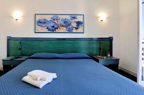 1 soveværelse, pengeskab på værelset, skrivebord, gratis Wi-Fi