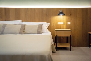 1 habitación, caja de seguridad en la habitación y escritorio 