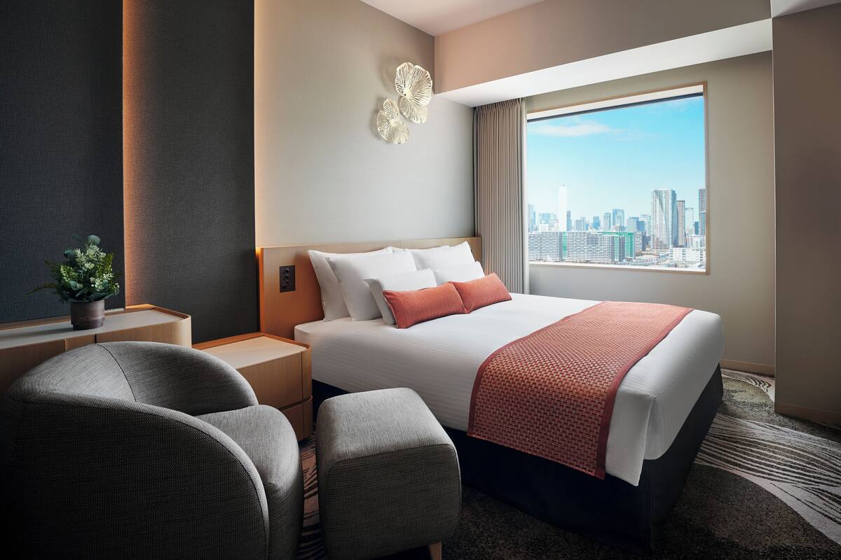 Tweepersoonskamer, 1 queensize bed, niet-roken ([Upper Floor] Moderate Queen Plus) | Een kluis op de kamer, verduisterende gordijnen, gratis wifi, beddengoed