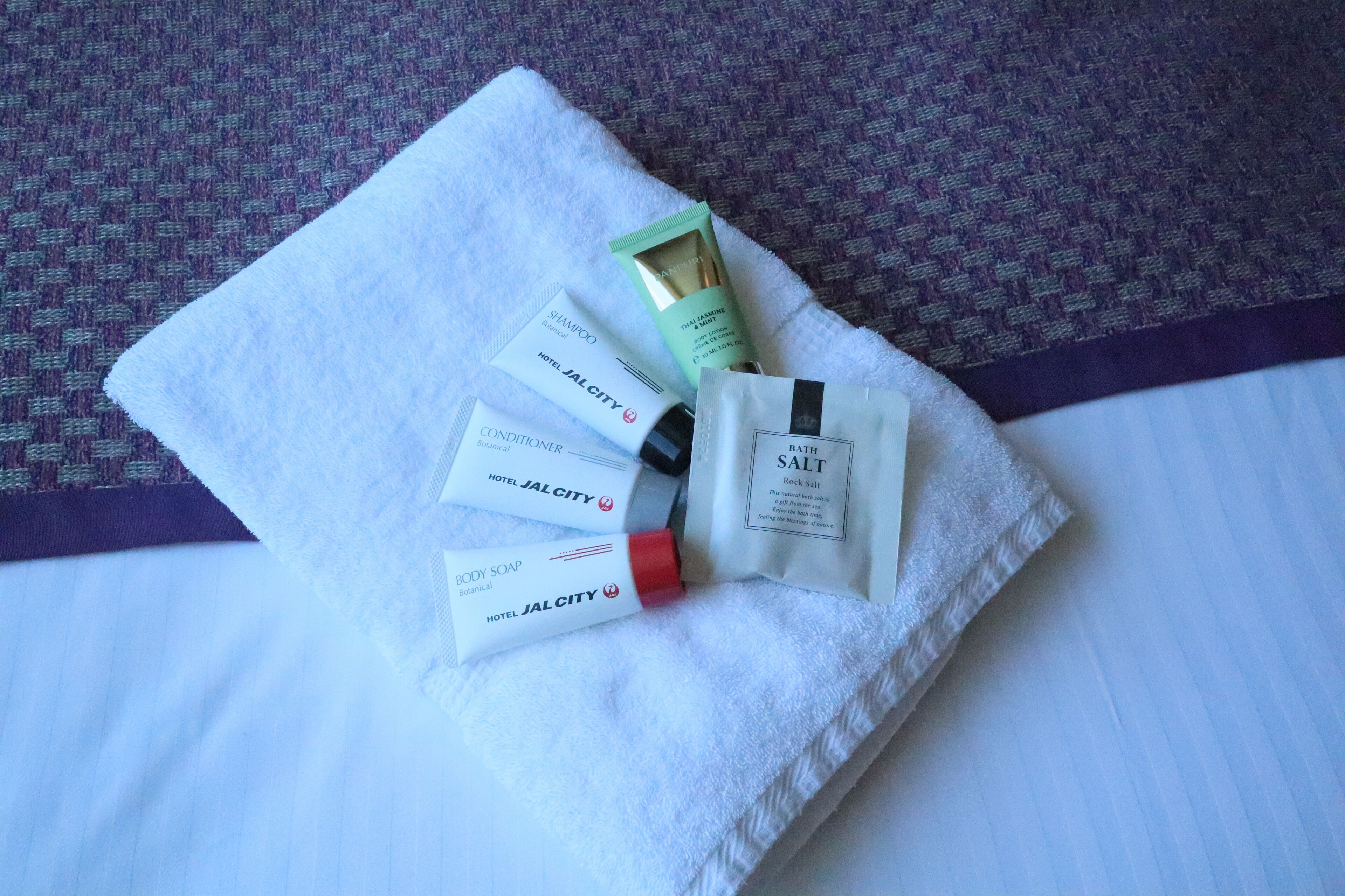 separate bathtub and shower, rainfall showerhead, free toiletries