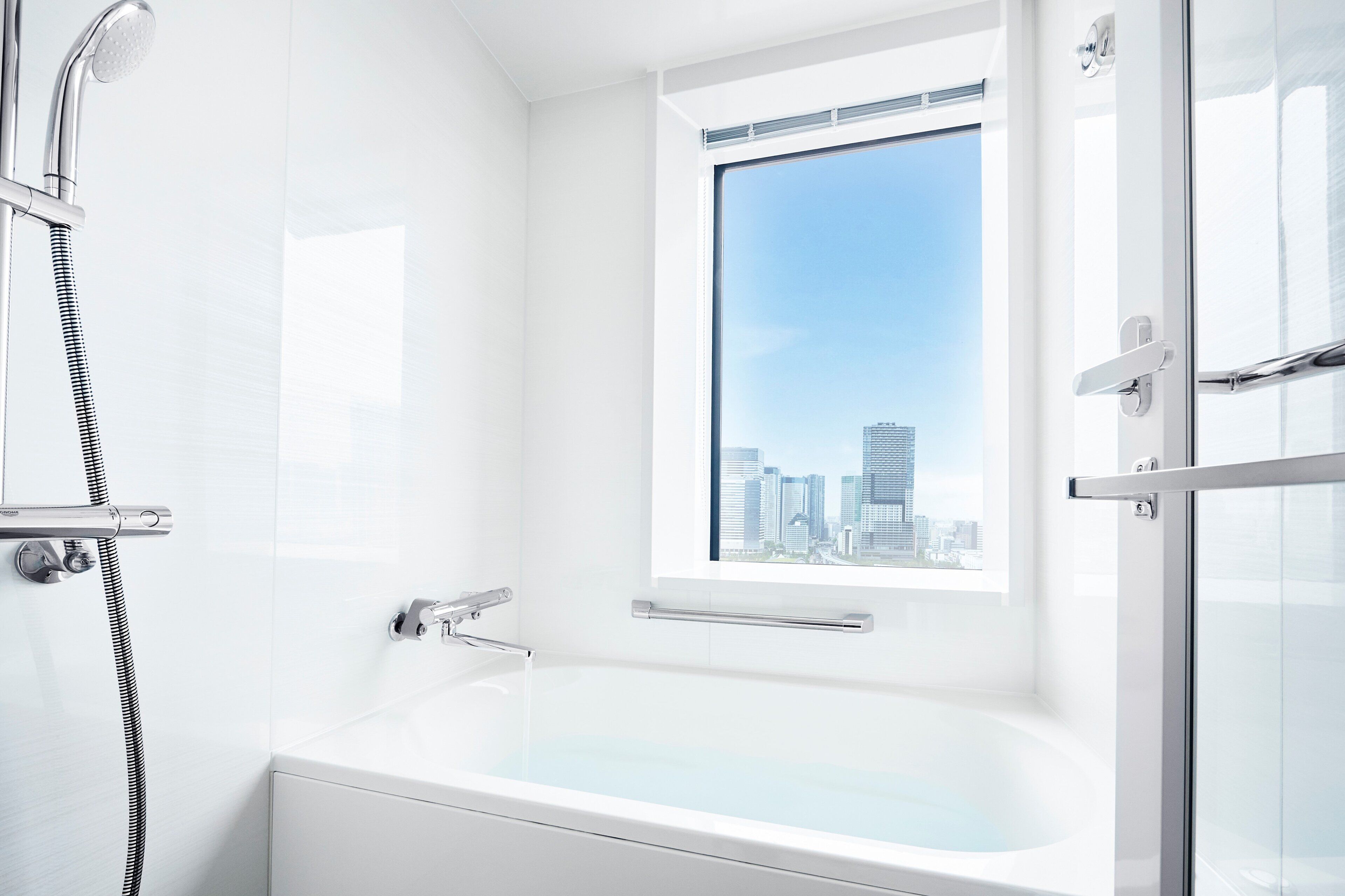 separate bathtub and shower, rainfall showerhead, free toiletries