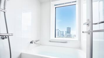 Separate tub and shower, rainfall showerhead, free toiletries