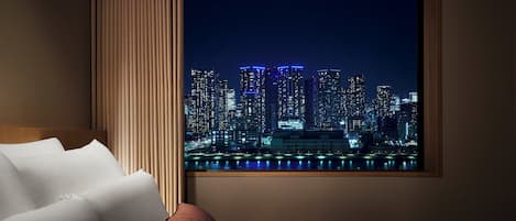 In-room safe, blackout curtains, free WiFi, bed sheets