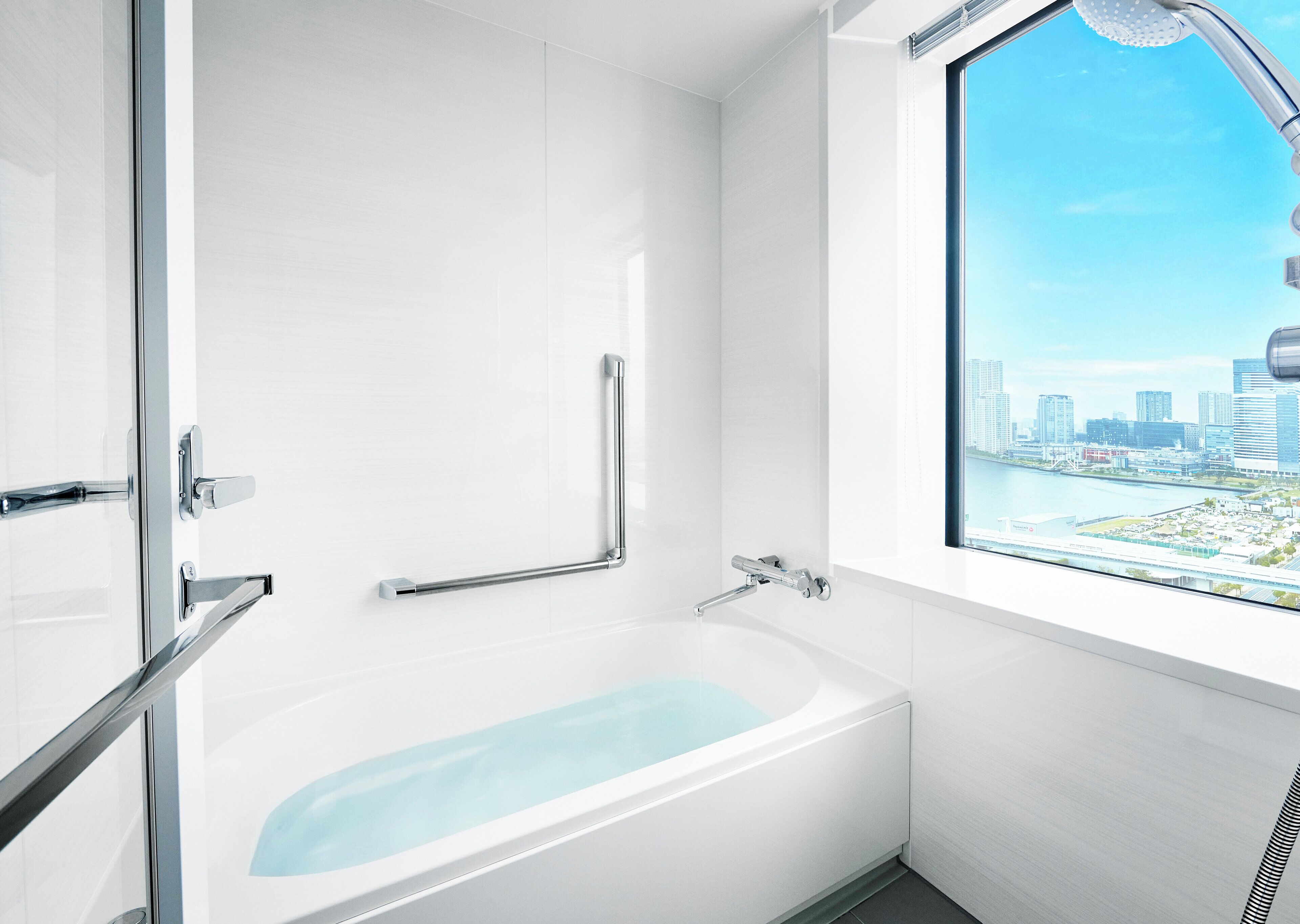 separate bathtub and shower, rainfall showerhead, free toiletries