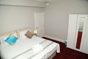 Apartment (B5 Flat 2) | Soundproofing, iron/ironing board, free WiFi, individually decorated - Birmingham Central Station Apartment (Birmingham)