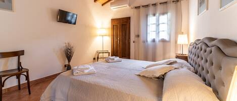 ห้องพัก (Pozzo) | โต๊ะทำงาน, พื้นที่ทำงานแบบใช้แล็ปท็อป, ห้องเก็บเสียง, เตารีด/โต๊ะรีดผ้า