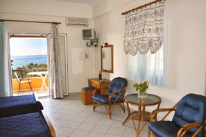 1 bedroom, iron/ironing board, WiFi, bed sheets - Studio Apartments on Pelekas Beach "Papadatos" (Kontogialos Pelekas Korfu)