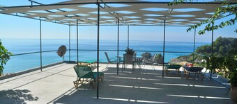 Studio Apartments on Pelekas Beach "Papadatos"