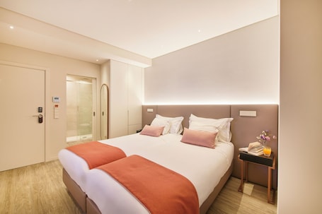 Executive Double or Twin Room | Minibar, in-room safe, soundproofing, free WiFi. Hotel Moon & Sun Braga