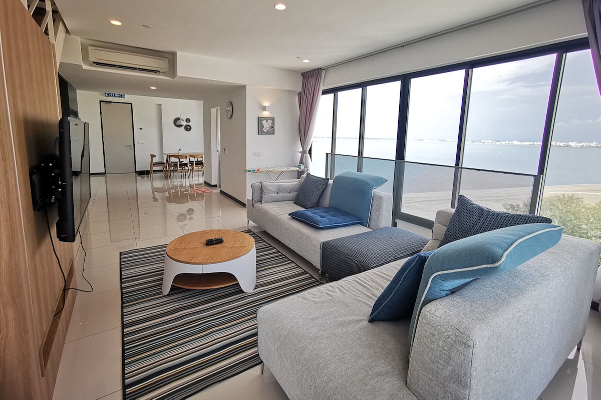 Apartemen Superior (SG10-05) | Area keluarga | TV layar datar