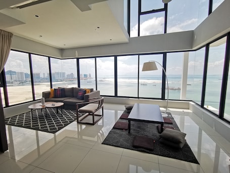 Comfort Apartment | Living area | Flat-screen TV