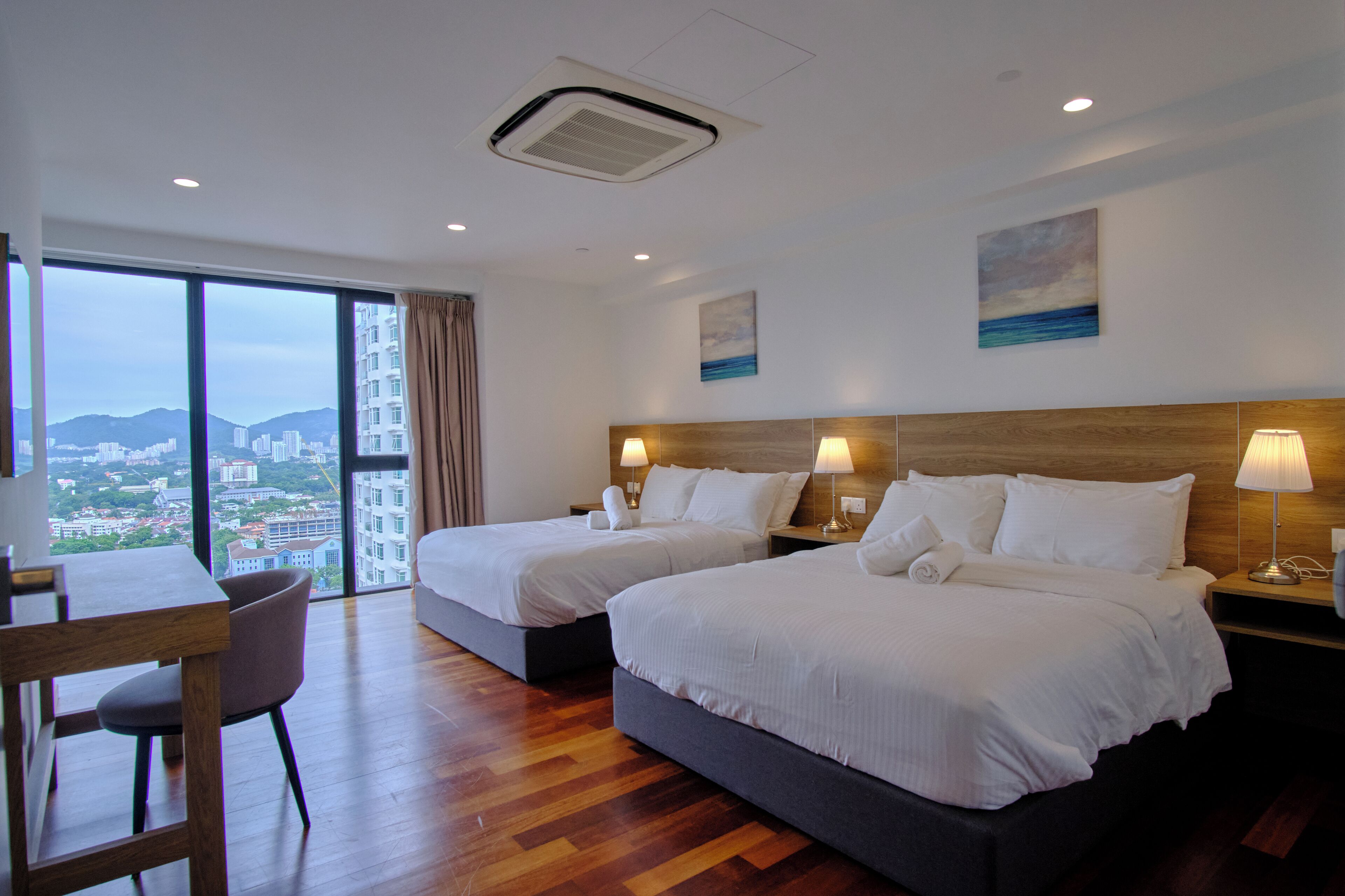 City Apartment, City View 16 | Blackout drapes, iron/ironing board, free WiFi, bed sheets