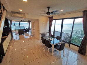 Comfort Duplex, 2 Bedrooms | In-room dining