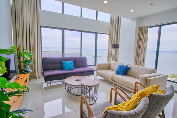 Classic-Apartment (SG 12-3A) | Wohnbereich | Flachbildfernseher