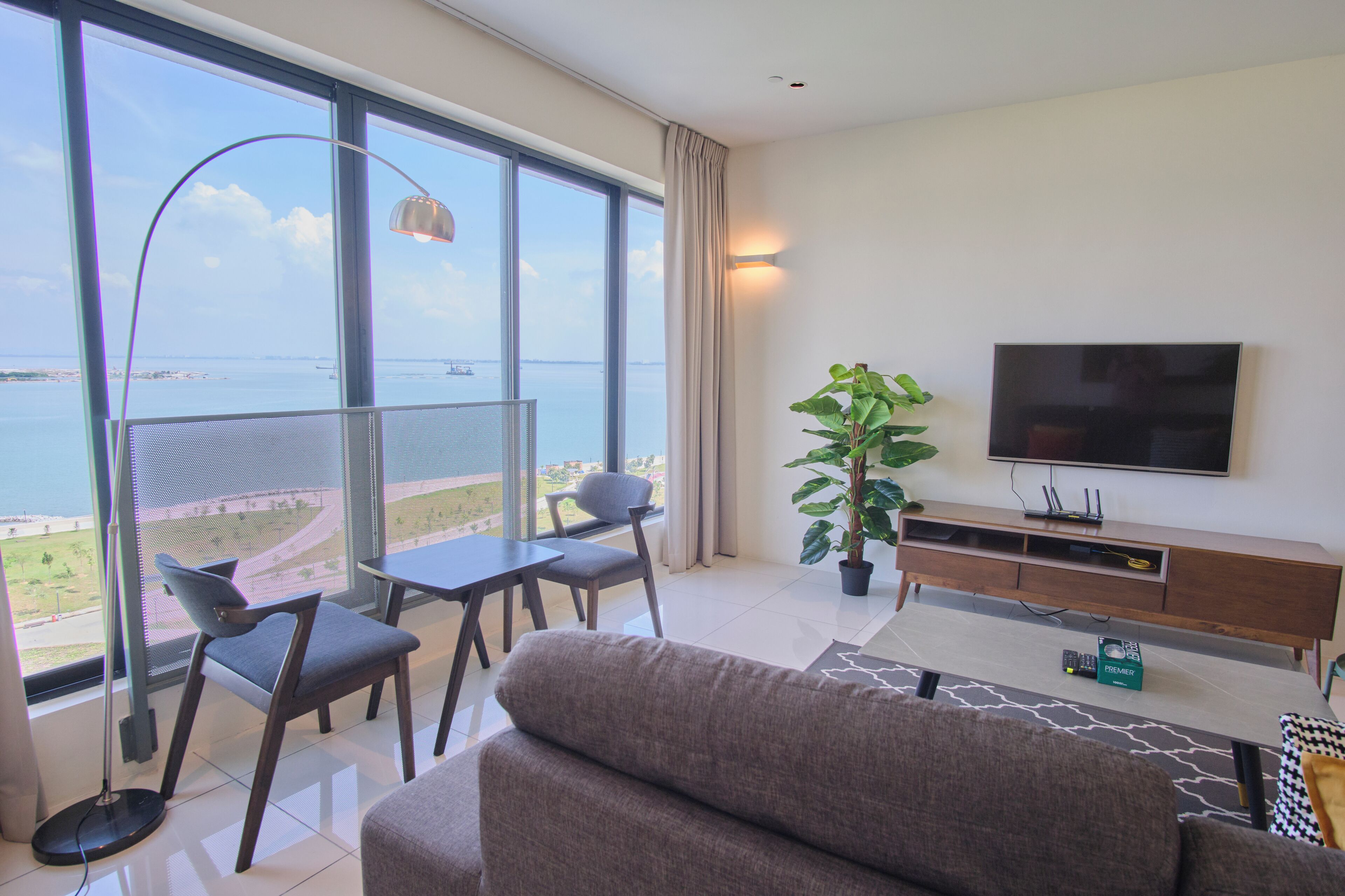 Standard Apartment 73 | Living area | Flat-screen TV