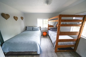 2 bedrooms, desk, iron/ironing board, free WiFi
