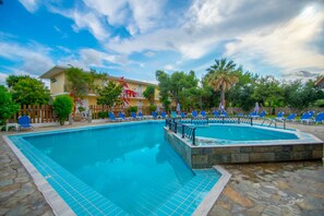 Iron/ironing board, free WiFi, bed sheets - Splash Pool Bar (Zakynthos)