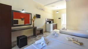 Iron/ironing board, WiFi (free), bed sheets - Splash Pool Bar (Zakynthos)