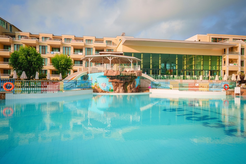 Hotel Perla Beach Club image