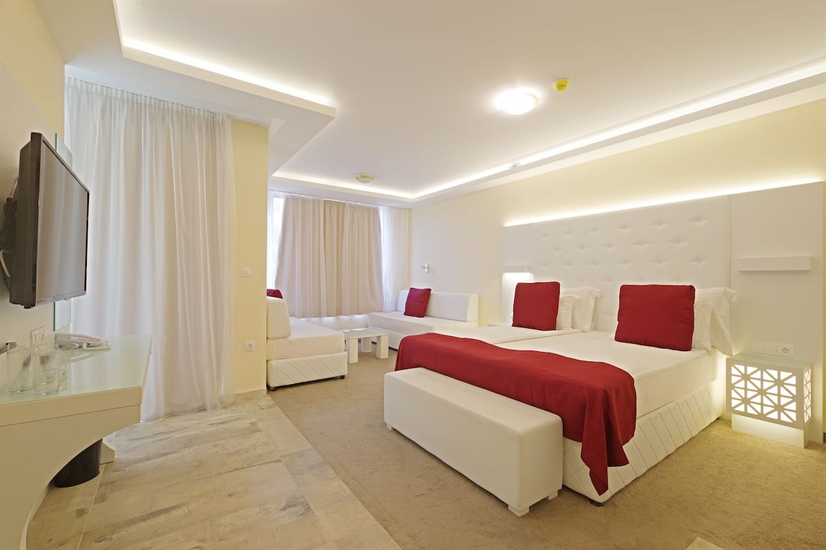 Double or Twin Room, Terrace | Minibar, free WiFi, bed sheets