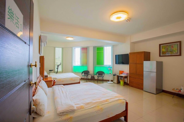 Quadruple Room, 2 Queen Beds | Premium bedding, desk, blackout drapes, soundproofing