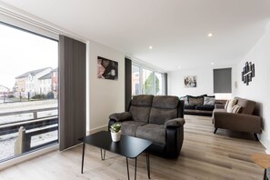 Lounge - The Winding House Serviced Apartments HSA (Hull)