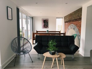 Lounge - The Winding House Serviced Apartments HSA (Hull)