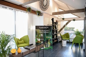 Espace de soins pour les couples, sauna, bain à remous, hammam