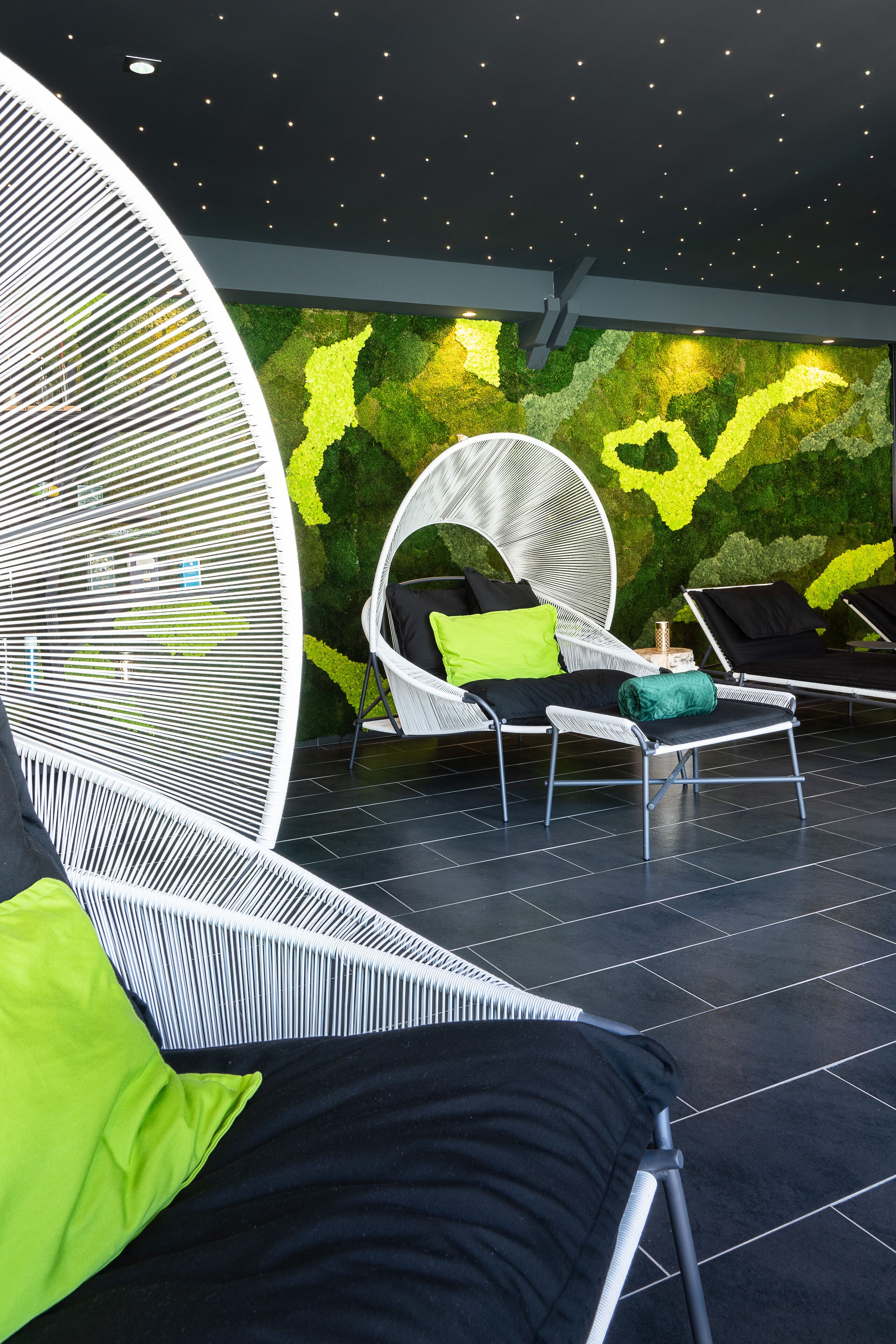 couples treatment room(s), sauna, hot tub, steam room, body treatments