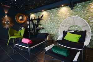 Espace de soins pour les couples, sauna, bain Ă remous, hammam