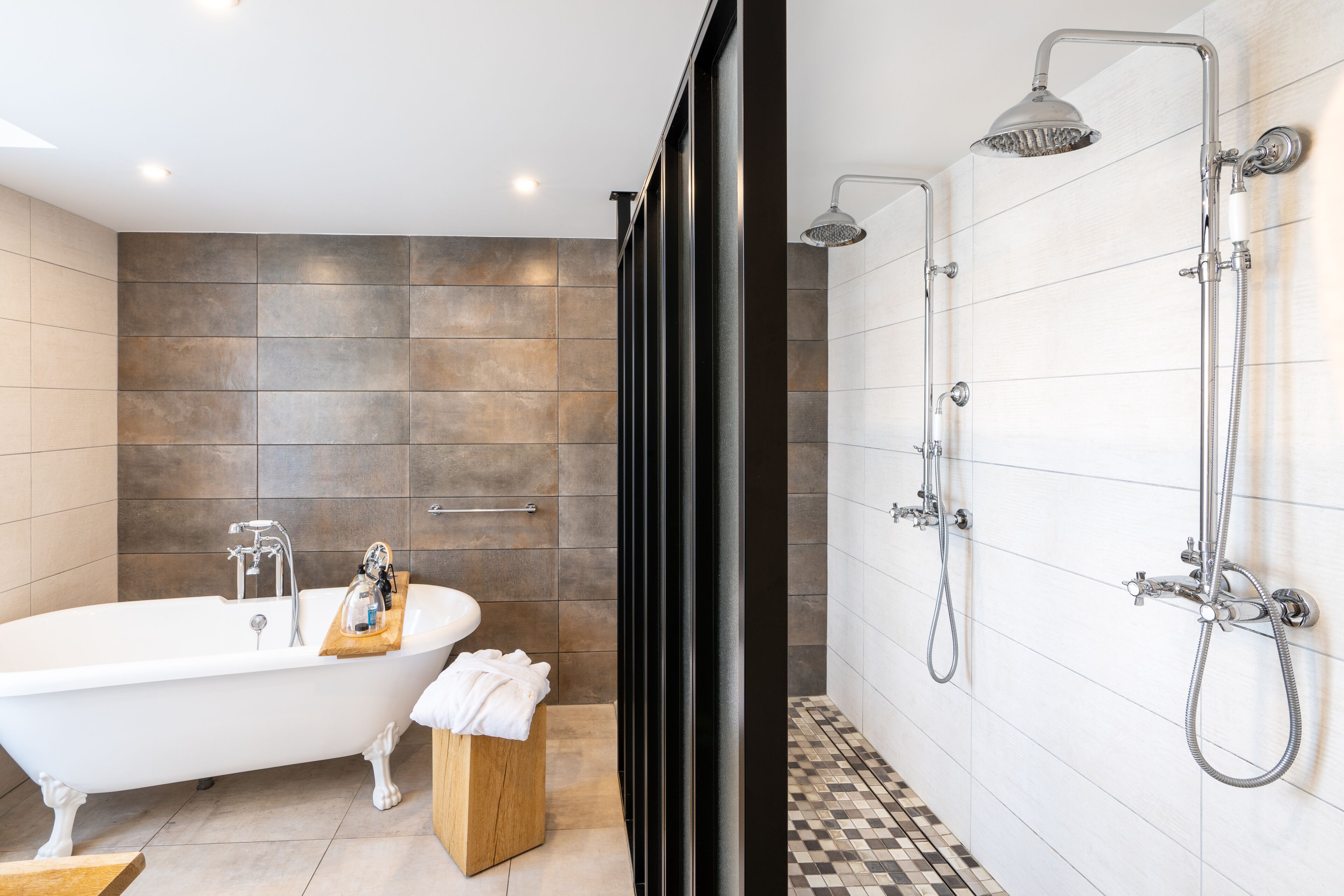 classic suite, 1 king bed, bathtub (roomy suite) | bathroom | hair dryer, bathrobes, towels, soap